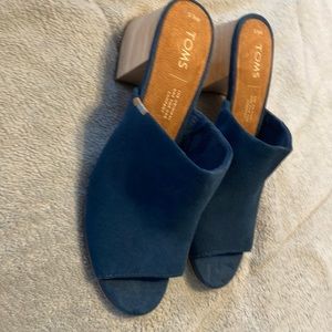 Toms womens shoes size 6.5